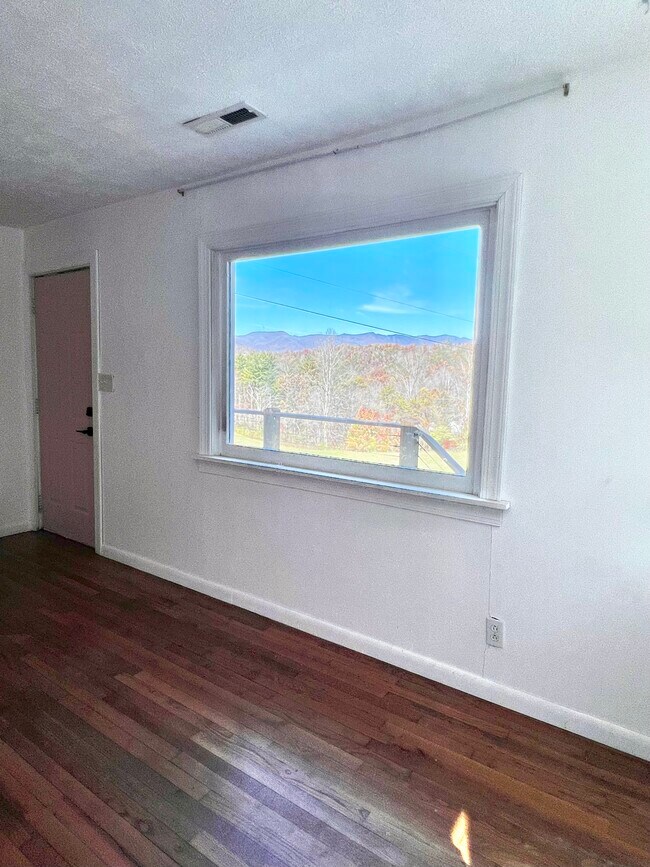 Building Photo - 125 Berry Mountain Rd