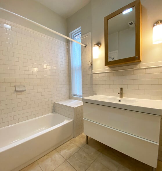 full bath - 1757 17th W St