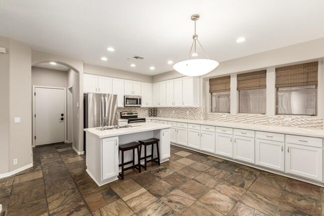 Building Photo - 7690 E San Fernando Dr