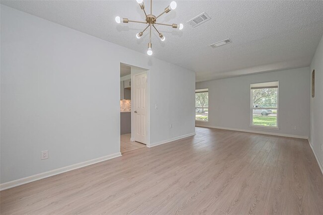 Building Photo - 3131 Double Lake Dr