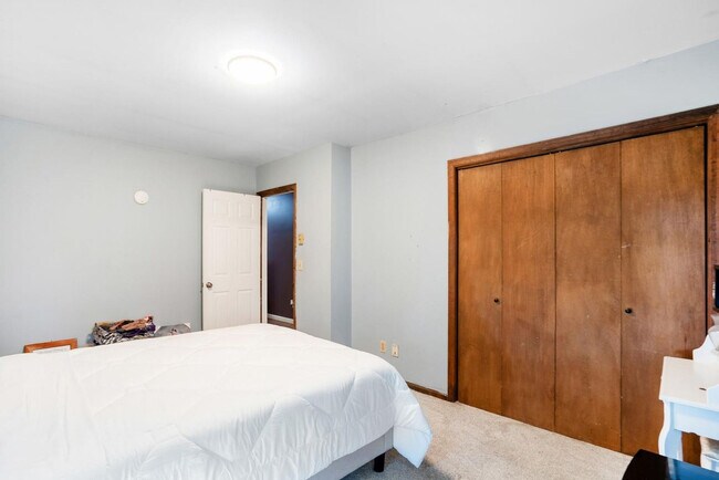 Building Photo - 247 Strawridge Rd