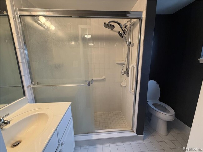 Building Photo - 1780 E Thirteen Mile Rd