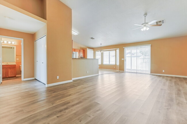Building Photo - 527 N Bailey Cir