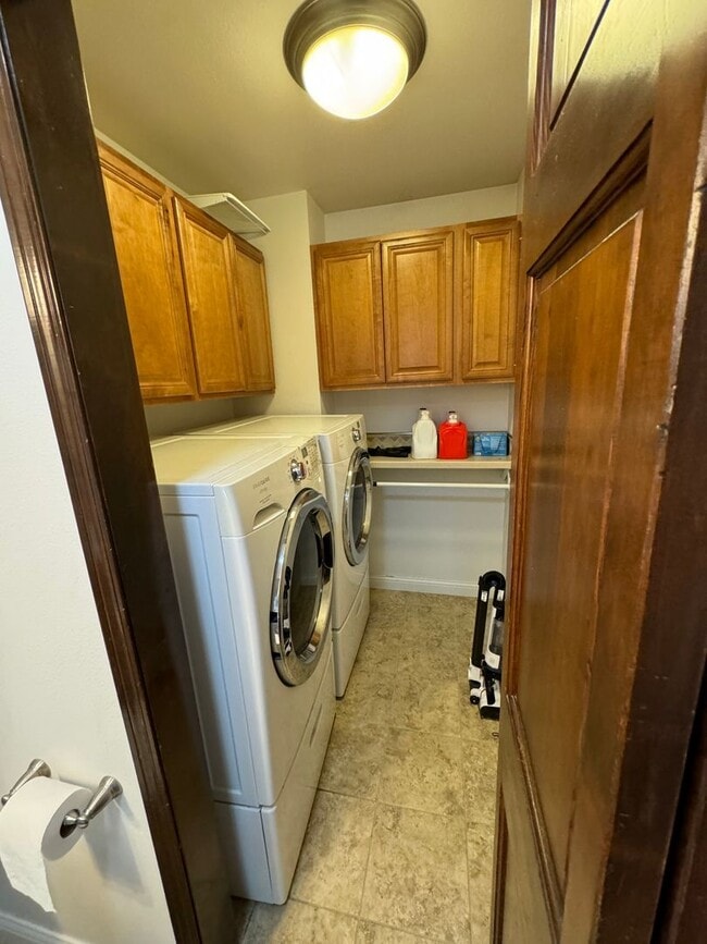Building Photo - 2521 Autumn Cir