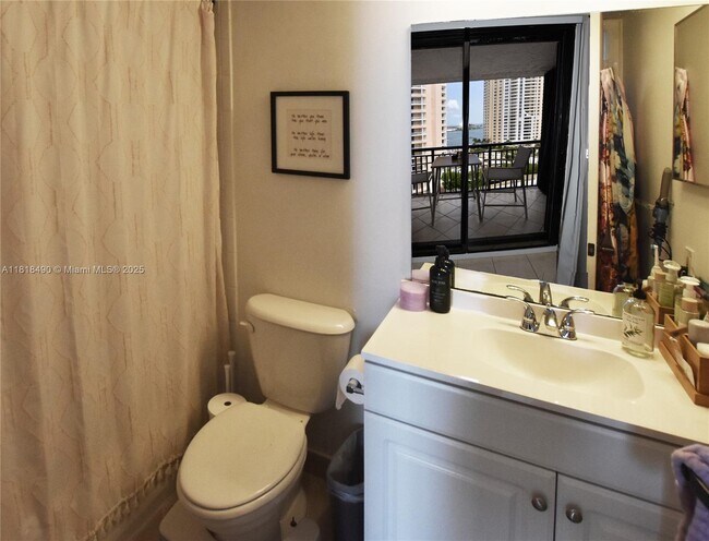 Building Photo - 540 Brickell Key Dr