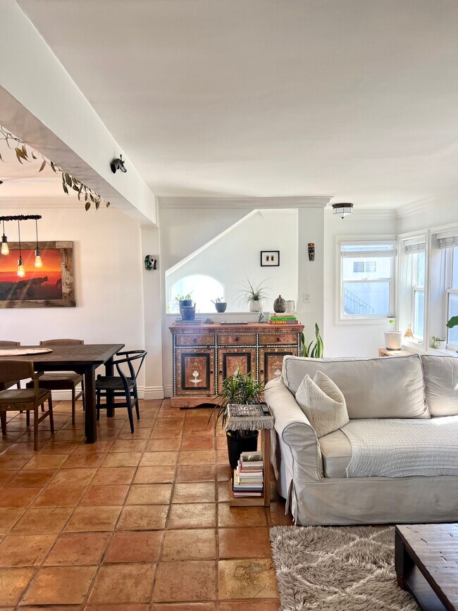 2Bedroom/2Bath Dining / Living - 33 S Venice Blvd