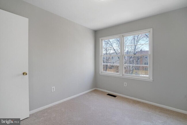 Building Photo - 12346 Woodlawn Ct