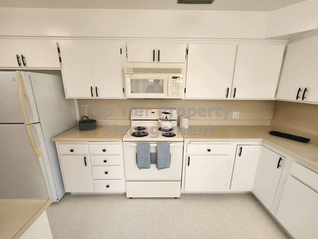 Building Photo - Charming 3 Bed, 2 Bath, 1,888 sqft House in Downtown Concord - Available now for lease!