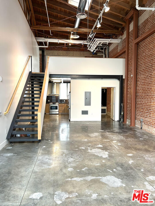 Building Photo - 130 S Hewitt St