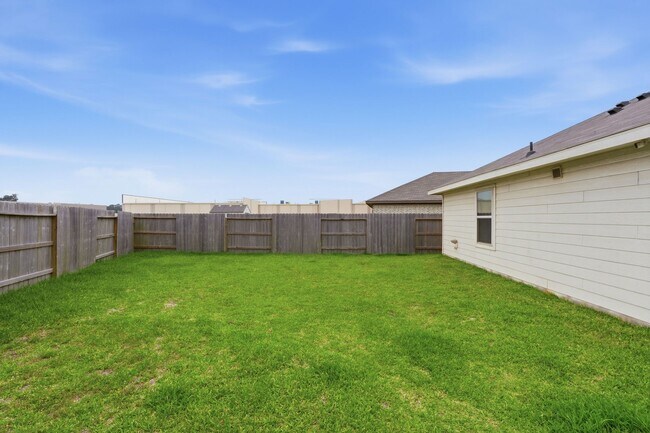 Building Photo - 235 River Grv Ct