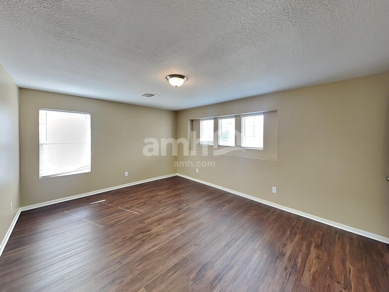 Building Photo - 16727 Foursquare Dr