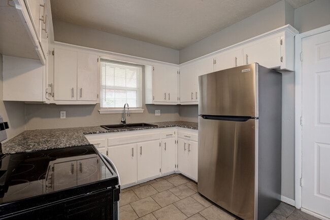 Building Photo - 1208 Avondale Dr