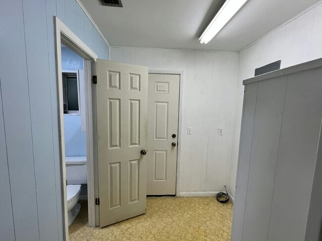 Building Photo - 7973 Elliott Rd