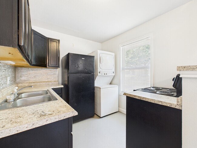 Building Photo - 107 Davis St