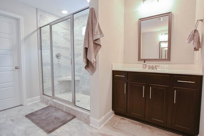 Building Photo - Pet Friendly Four Bedroom!