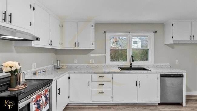 Building Photo - 605 Apple St