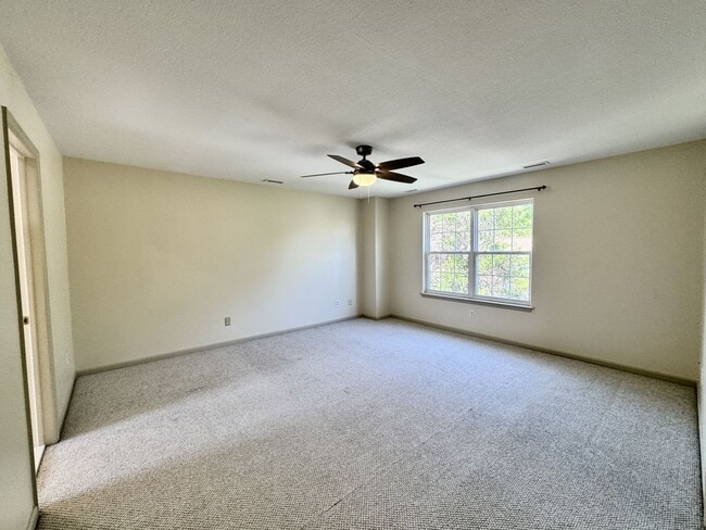 Building Photo - A Chesapeake Bay Townhome w/Garage, Available NOW! 2 Downstairs Bedrooms - Pet Friendly - 2 Balco...