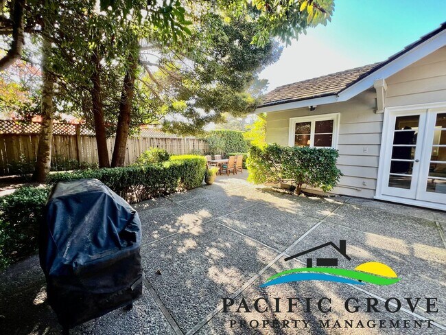 Building Photo - Lovely Ocean View Home Available NOW!