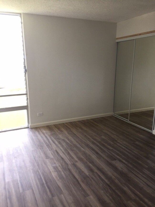 Building Photo - Newly Renovated 2 bedroom/2 bath unit at C...