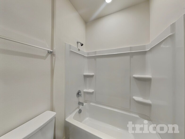 Building Photo - 12713 Big Rnch Rd