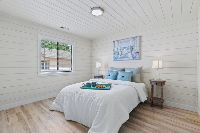 Building Photo - Beautiful Home | Completely Remodeled | Prime Location