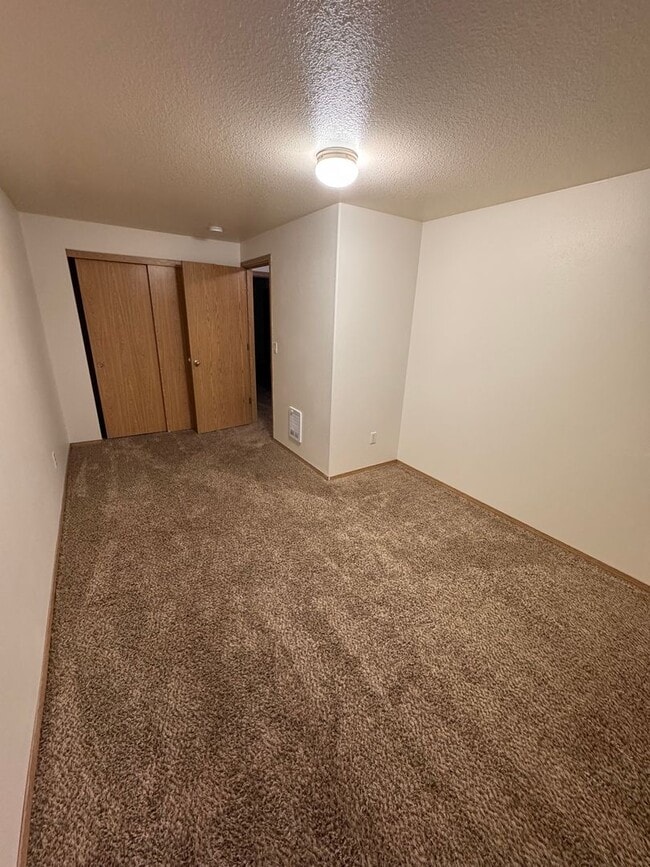 Building Photo - Spacious 3-Bed, 2.5-Bath Duplex for Rent in Longview