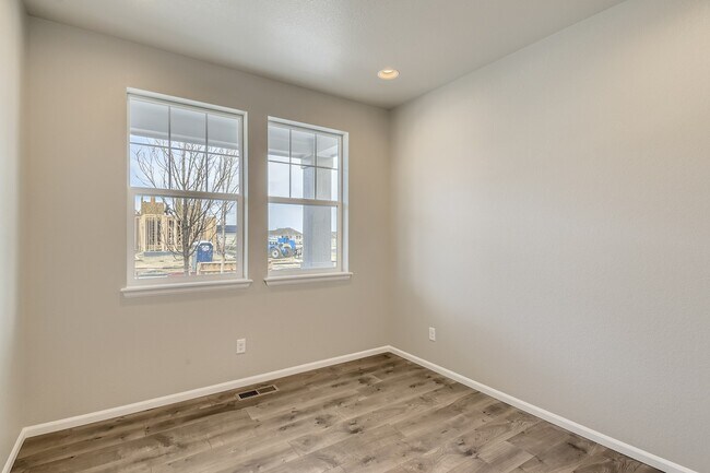 Building Photo - 6842 S Uriah St