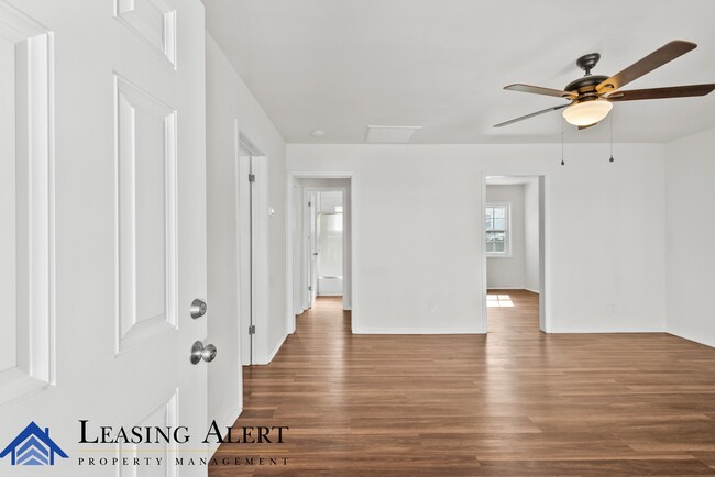 Building Photo - 700 S Kalisher St