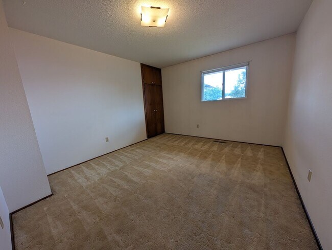 Building Photo - 60P
