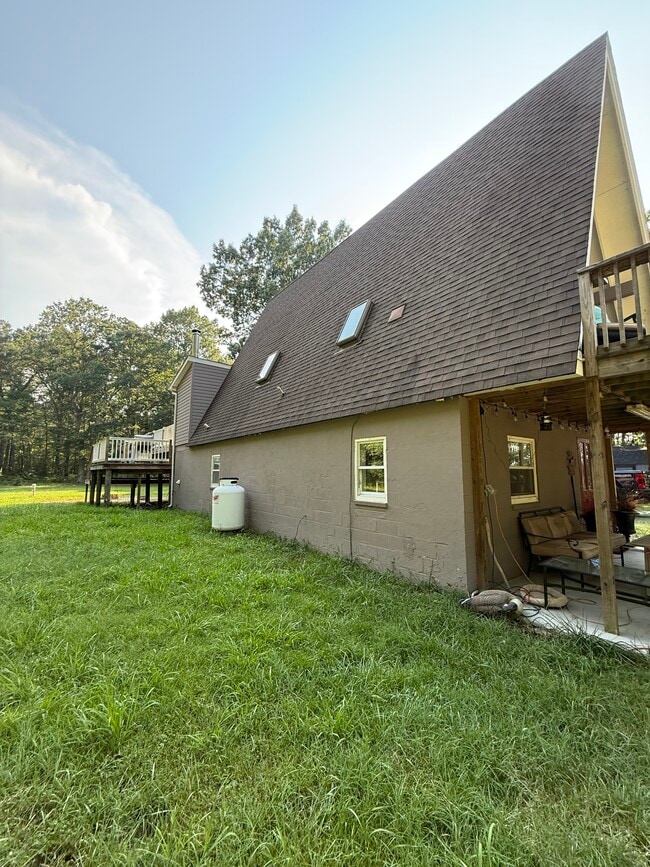 Building Photo - 6012 Blue Water Dr