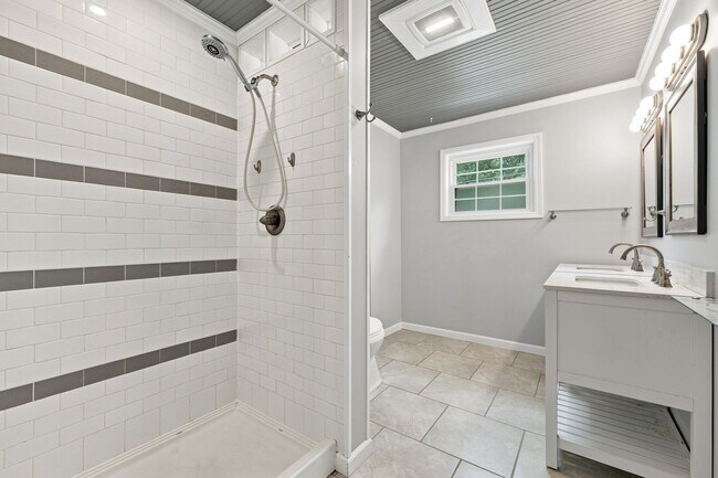 Building Photo - 2408 Cascadilla St