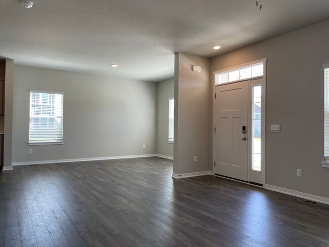 Building Photo - 2302 SW Plaza Pkwy