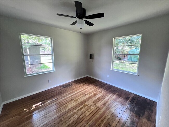 Building Photo - 5742 Flamingo Dr