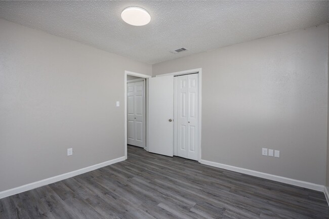 Building Photo - Gonzales area 2BR Units - Starting  at $950