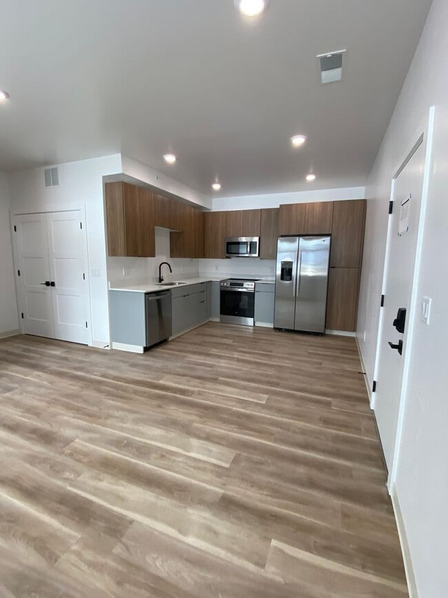 Building Photo - Driggs - New Flats at Teton Peaks Unit 204