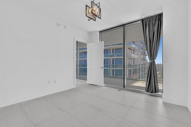 Building Photo - Stunning High-Rise Condo with Ocean Views | Prime Beach Location