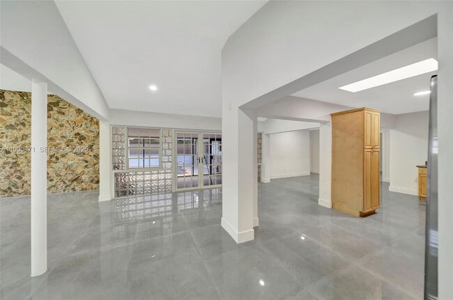 Building Photo - 840 NE 182nd St