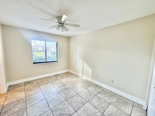 Building Photo - **SPRINGWOOD**2 BED / 2 BATH**NAPLES**ANNU...