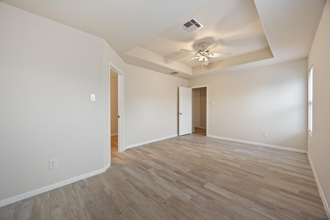 Building Photo - Great Location, wonderful Schools, 1 Block...