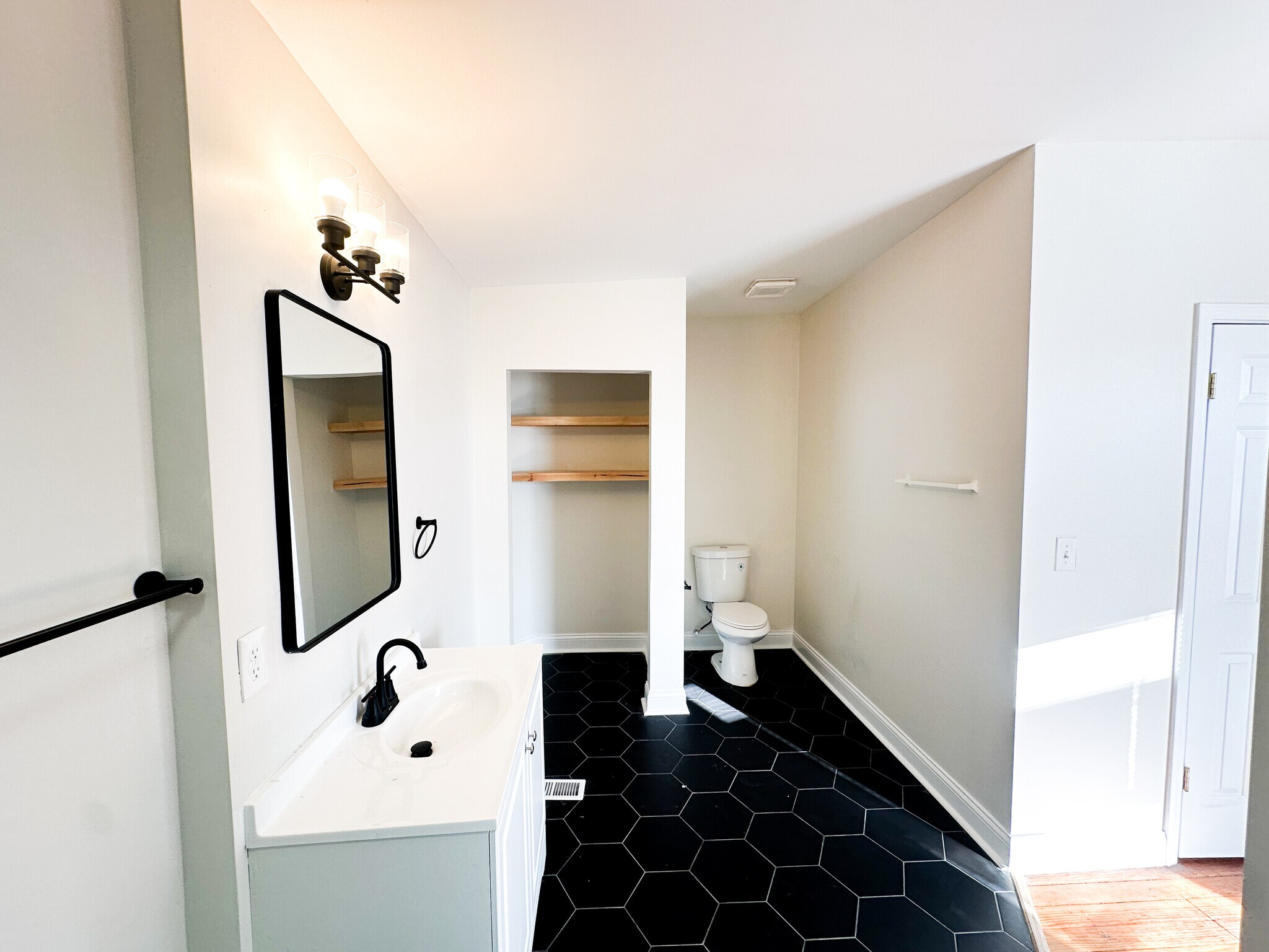 Building Photo - 3333 California Ave