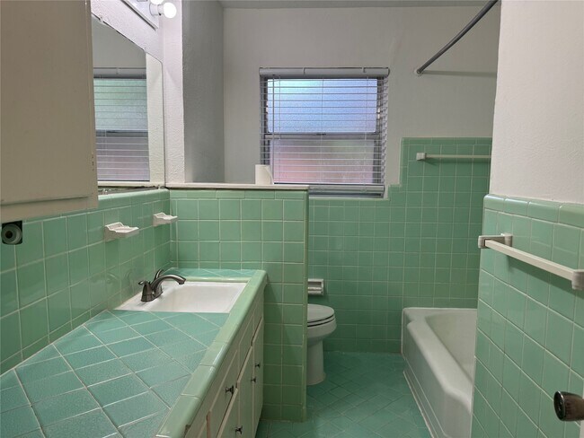 Building Photo - 4013 Newshire Dr