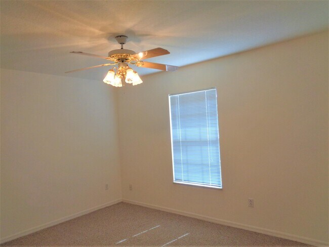 Building Photo - 741 17th Ln SW