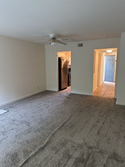 Building Photo - 101 Redding Rd