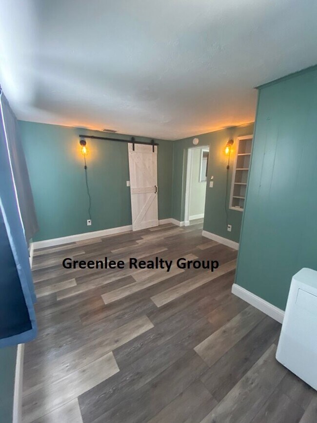 Building Photo - Fully Updated 3 Bed/2Bath Pool Home in New...