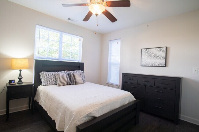 Building Photo - 8122 Hydon Dawn Ln