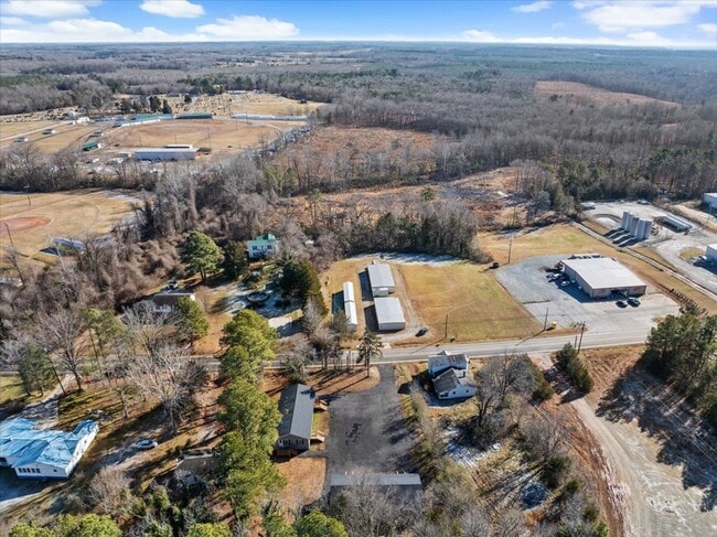 Building Photo - The Home You’ve Been Searching For! *Utilities & Furniture can be added with a rental premium.*