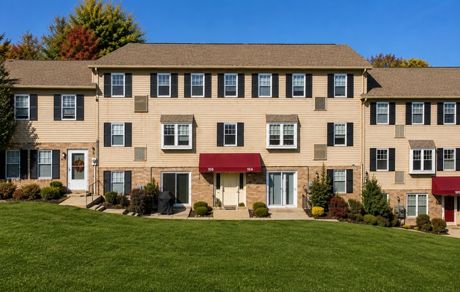 Building Photo - Spacious 2BR at Bellwood Manor! Great North Hills Location! Call Today!