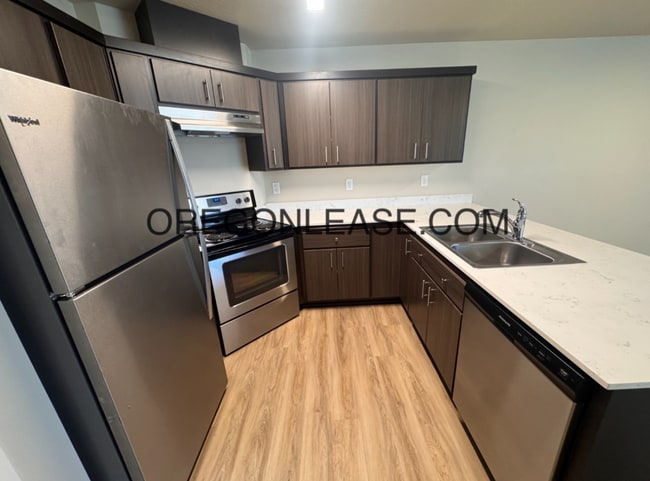 Building Photo - 1100 Q St