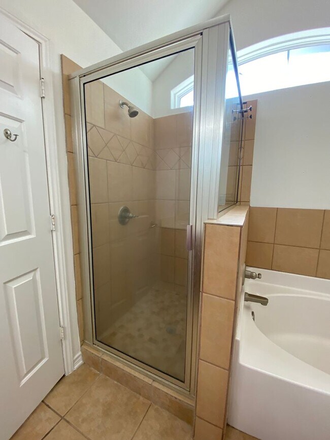 Building Photo - 4 BEDROOM IN RED ROCK, BELTON ISD