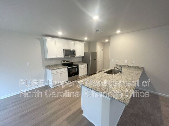Building Photo - 100 Conifer Ln
